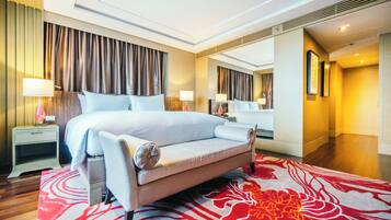 8 bedrooms, iron/ironing board, WiFi, bed sheets