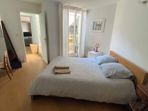 4 Schlafzimmer, Bügeleisen/Bügelbrett, Reisekinderbett, WLAN