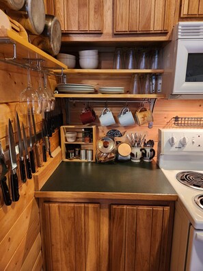 冰箱、微波炉、烤箱、炉灶