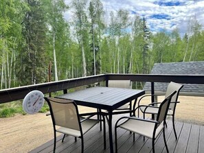 Outdoor dining - Chena Pointe Retreat (Fairbanks)