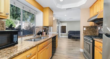 Charming 4-bedroom house in Pleasant Chino Hills with WiFi, AC