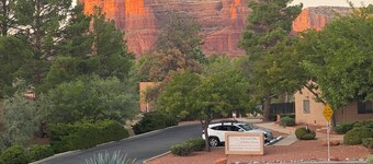 Red Rock View Condo, Pool, Golf & Hiking nearby, Walk to Sedona Dream Theater