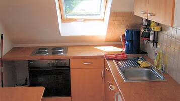 KylskÄp, ugn, spishÀll och kaffe- och tebryggare