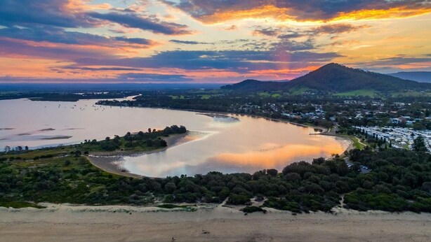 Unclassified image, 1 of 27, button - Gateway to Shoalhaven. Winter specials available now. (Bomaderry)
