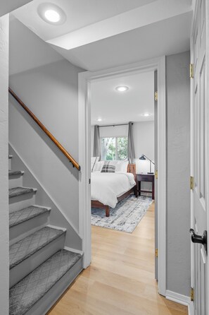 3 bedrooms, desk, iron/ironing board, travel crib