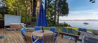 Lakefront Haven by AvantStay | Minutes to Ski Resorts | Private Dock