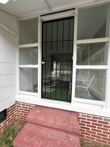 Charming 3-bedroom, spacious home conveniently located near Tuskegee University