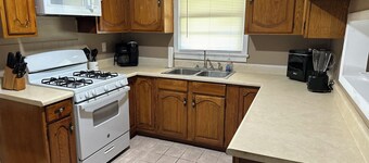 Charming 3-bedroom, spacious home conveniently located near Tuskegee University