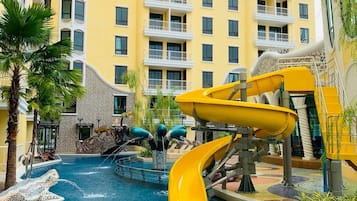 2 outdoor pools