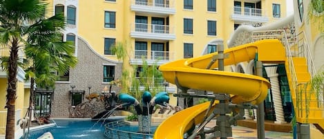 2 من حمّامات السباحة الخارجية