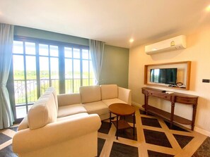 Family Condo, City View | Living area