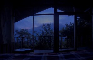 Deluxe tweepersoonskamer, privébadkamer, uitzicht op bergen | Een bureau, een laptopwerkplek, geluiddichte muren