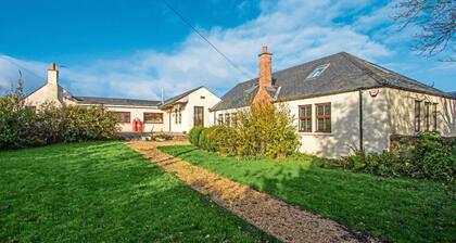 6 Bedroom, 3 Reception Cosy Country House in Angus