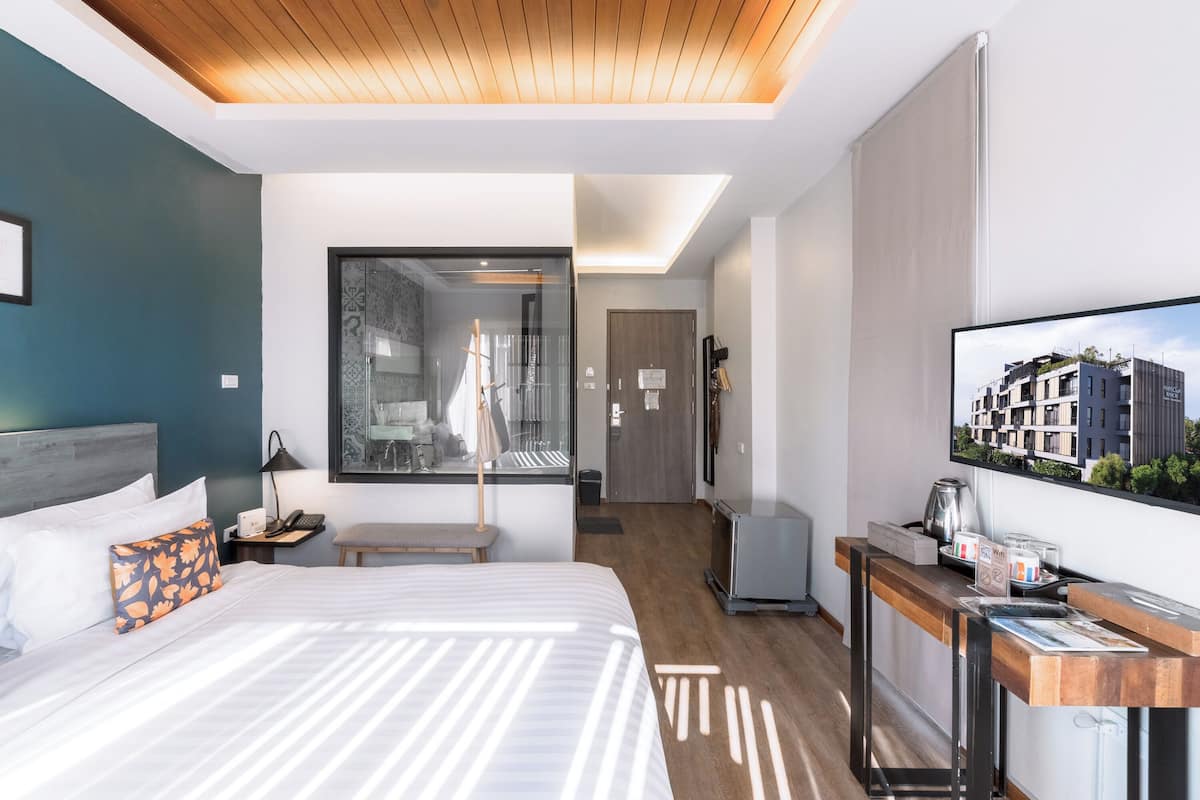 Select Comfort beds, minibar, in-room safe, individually decorated
