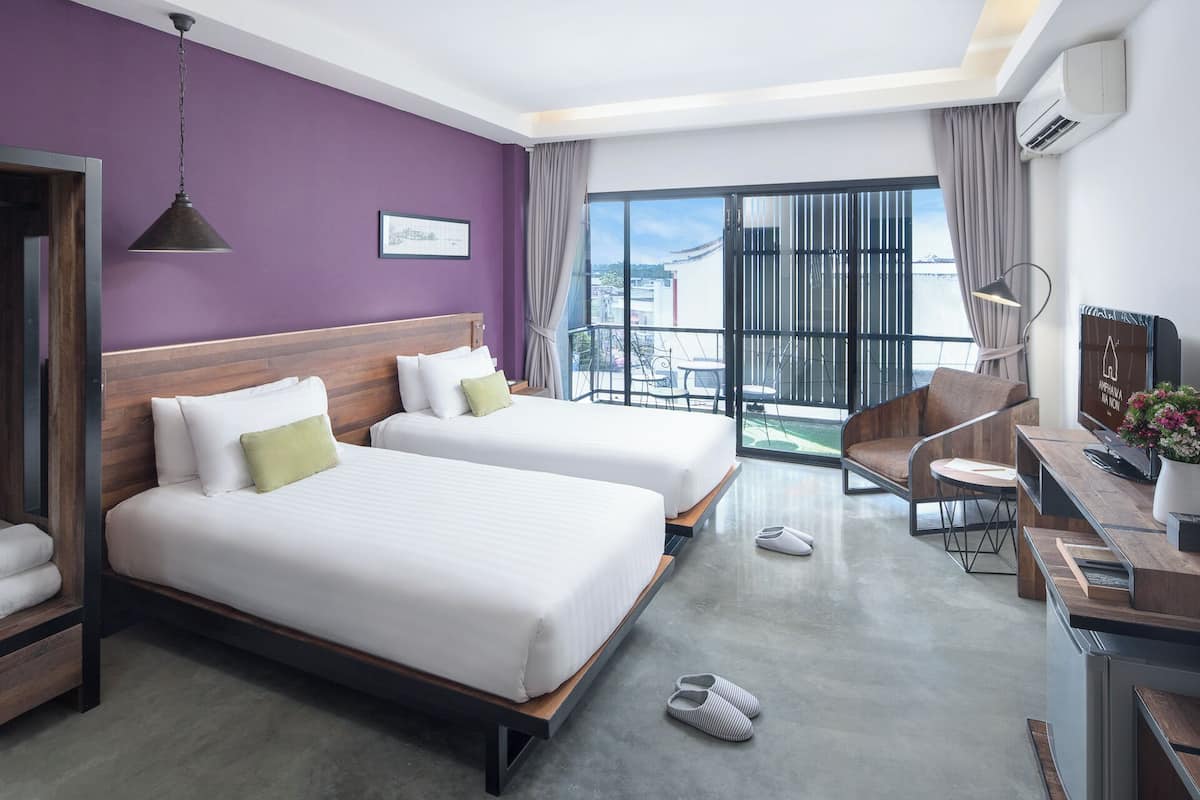 Deluxe Twin kamer, uitzicht op stad | Select Comfort-bedden, een minibar, een kluis op de kamer