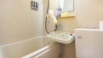 ヘアドライヤー、タオル、石鹸、トイレットペーパー