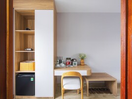 Phòng đôi Deluxe | Khu phòng khách | TV 35-inch có truyền hình cáp 