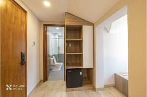 Minibar, desk, laptop workspace, blackout curtains - Nature Hotel - Win Happy (Da Lat)