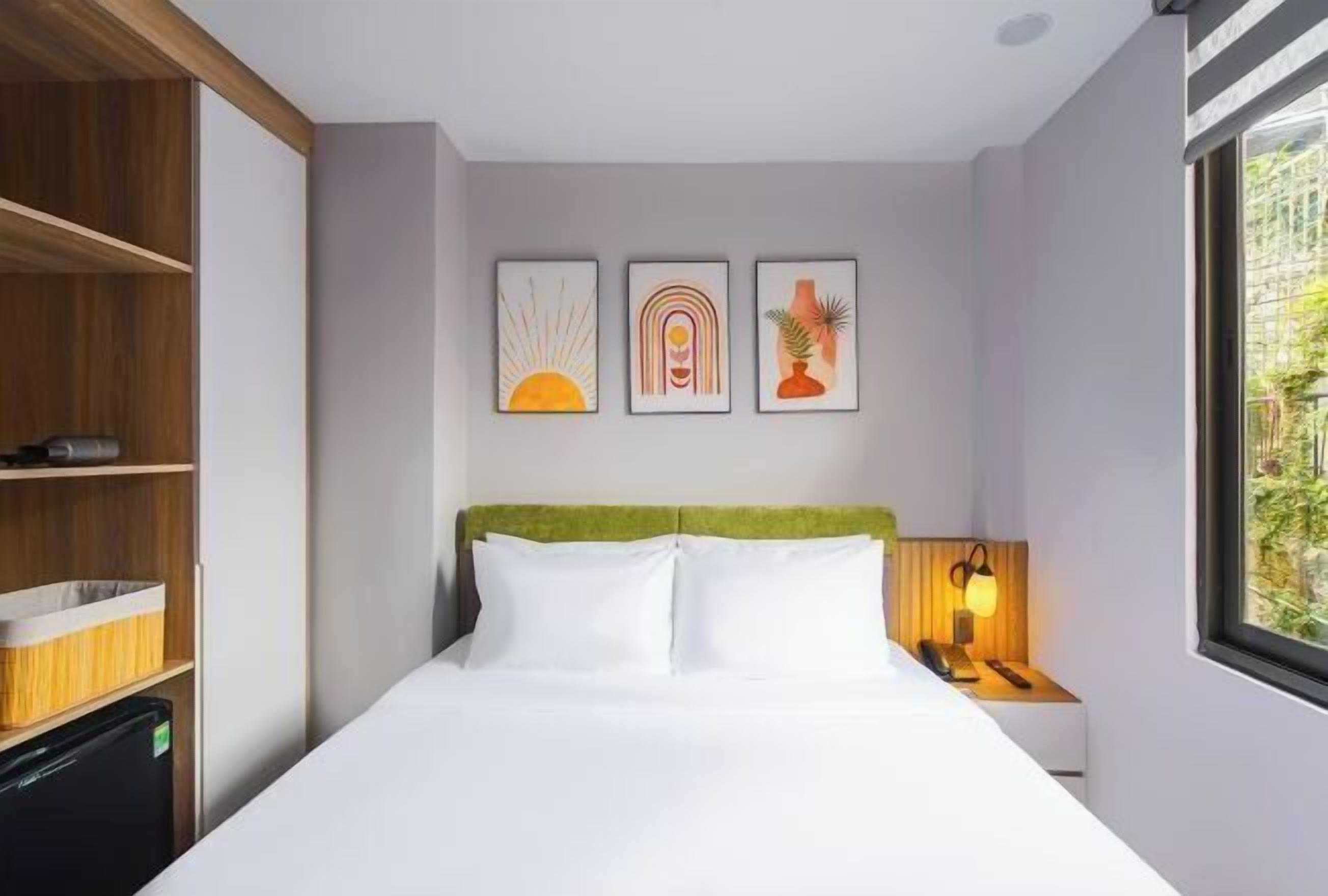 Minibar, bureau, espace de travail pour ordinateur portable