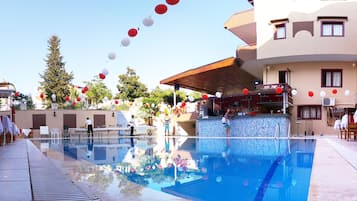 Piscina a l'aire lliure de temporada