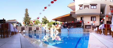 Piscine extérieure (ouverte en saison)