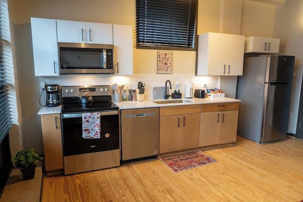 Fridge, microwave, oven, stovetop