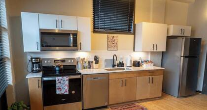 New, Safe, Uptown 1BR Apartment Walkable!