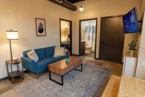 1 slaapkamer, een strijkplank/strijkijzer, gratis wifi, beddengoed