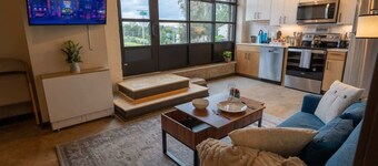 Excellent 2BR Apartment Uptown