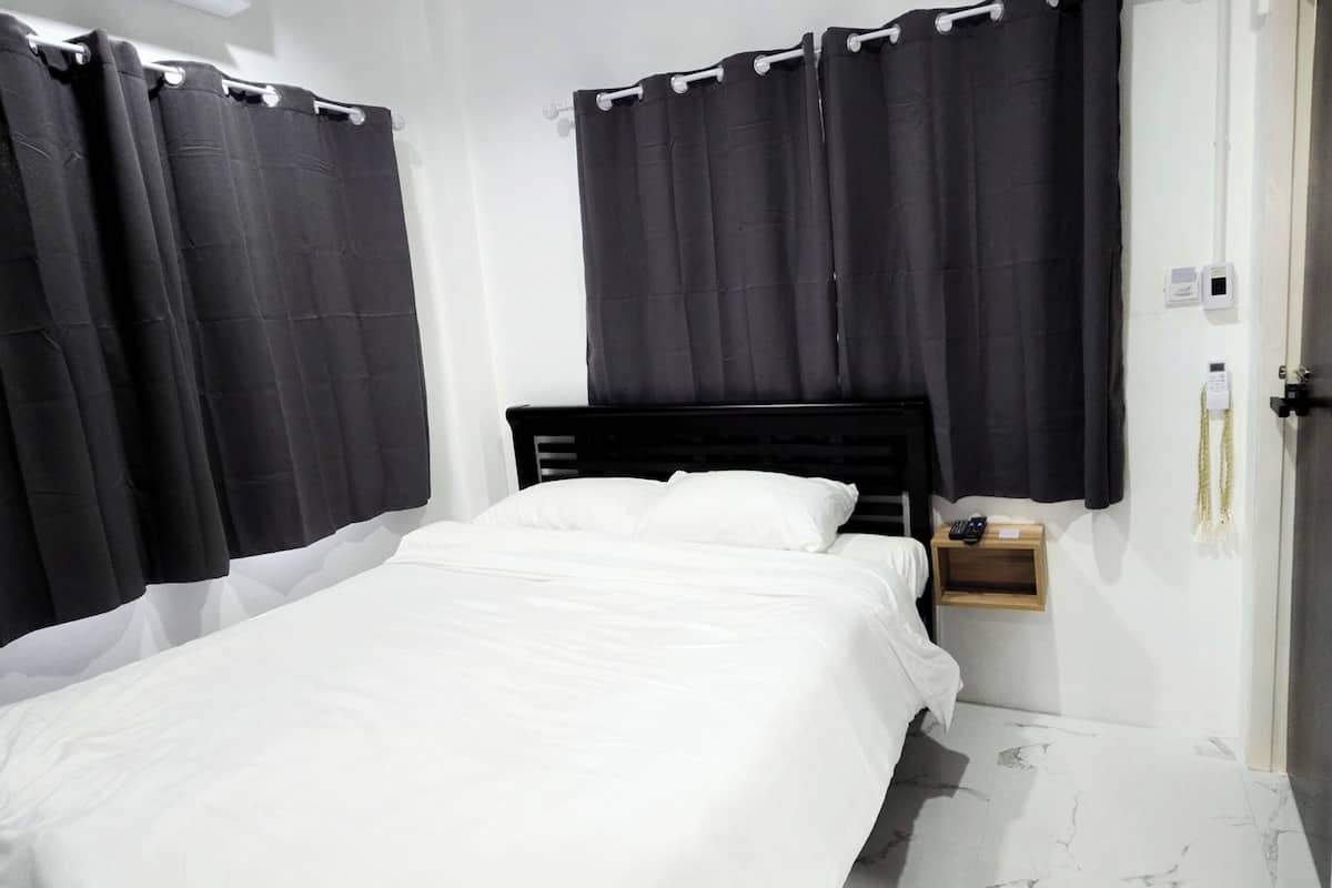 Economy Room, 1 Queen Bed, Lake View | 1 bedroom, free WiFi, bed sheets