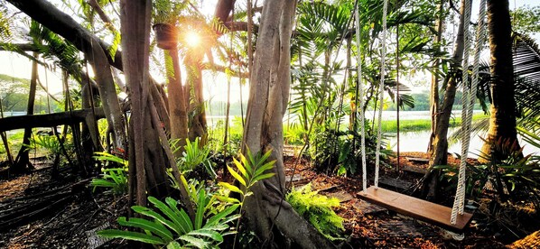 Front of property - Tiny Island Lake Lodge (Bangkok)