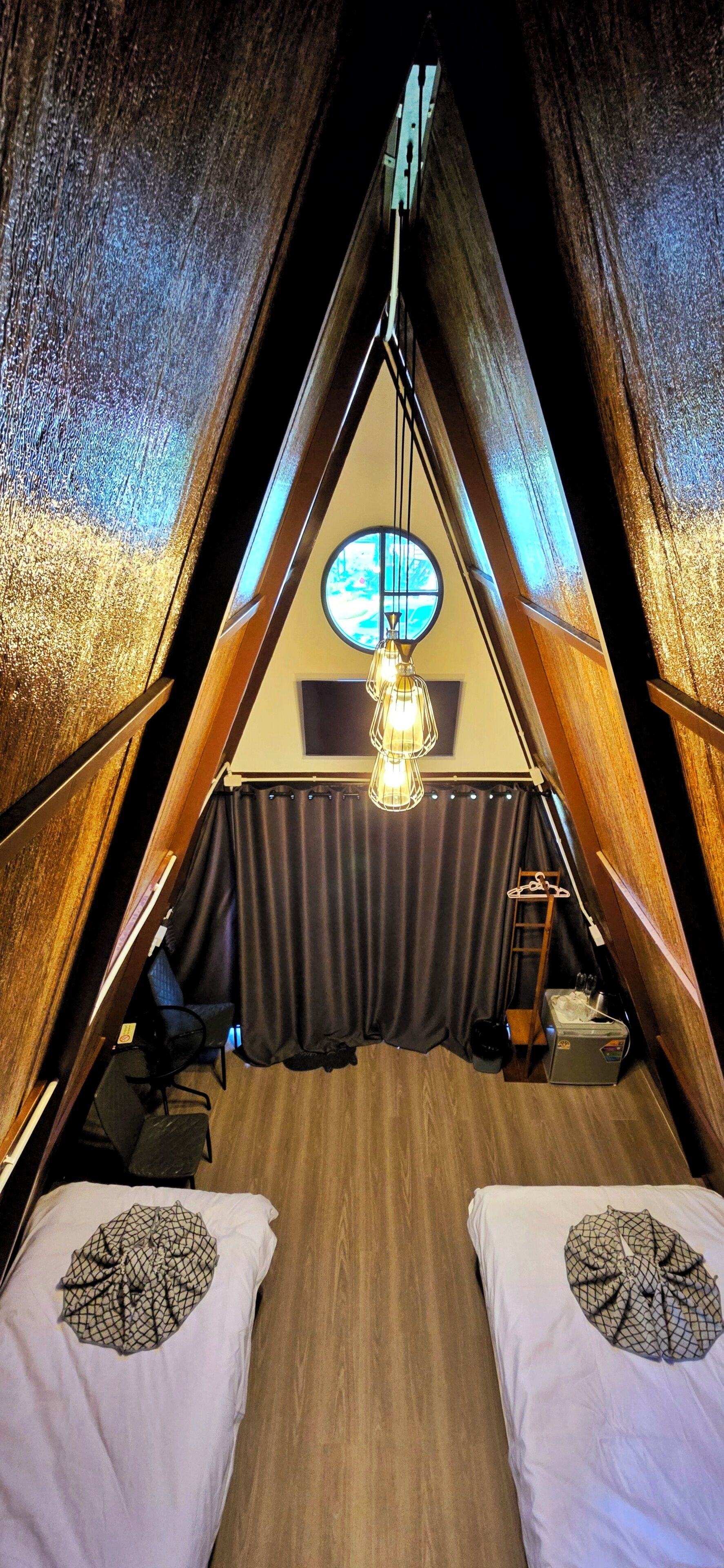 Premium Room, 2 Single Beds, Non Smoking, Lake View | Free WiFi, bed sheets
