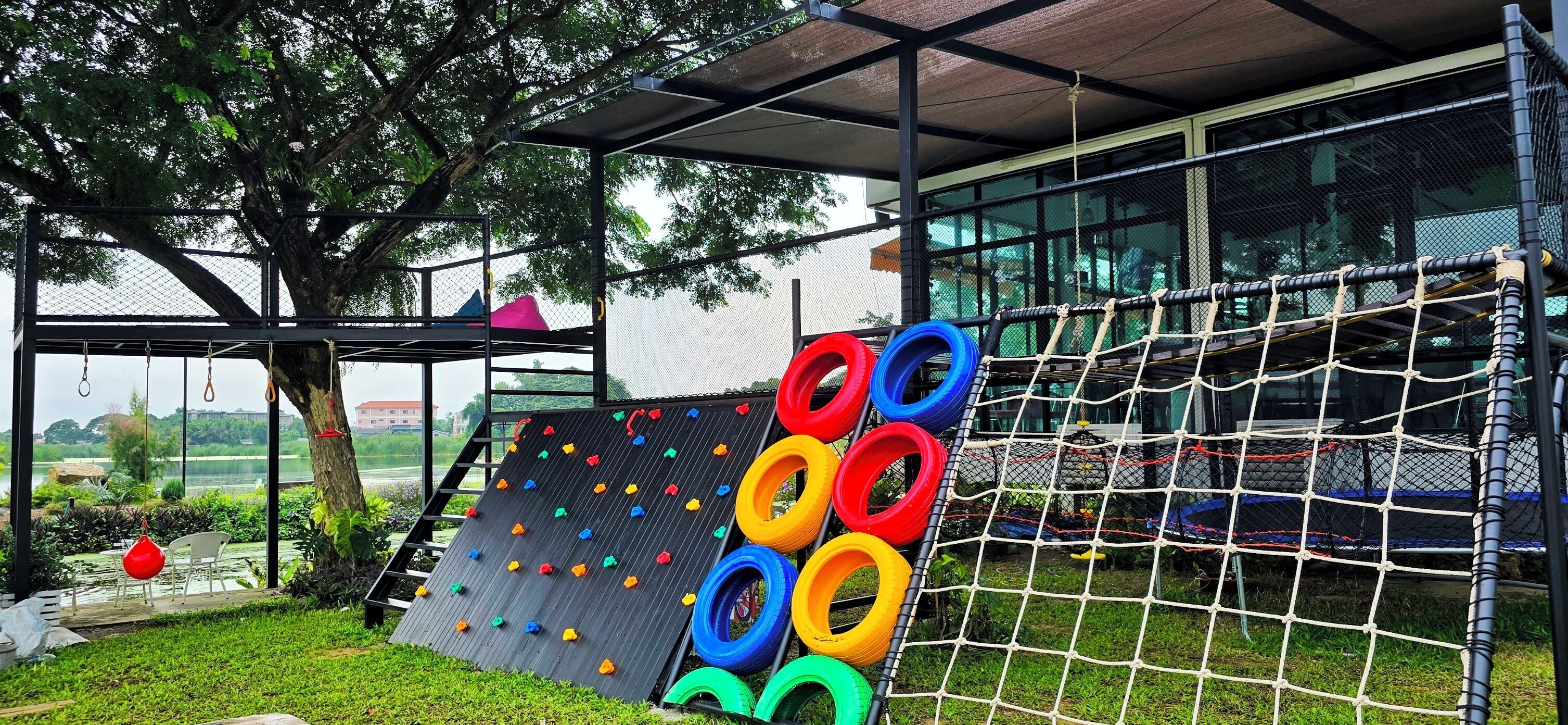 Children’s play area – outdoor