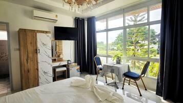 Standard Room, 1 King Bed, Lake View | Free WiFi, bed sheets