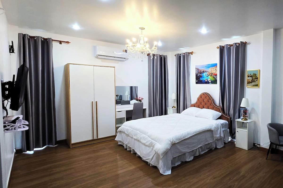 Deluxe kamer, 1 kingsize bed met slaapbank, balkon, uitzicht op meer | 1 slaapkamer, gratis wifi, beddengoed