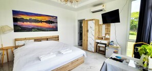 Standardzimmer, 1 King-Bett, Seeblick | 1 Schlafzimmer, kostenloses WLAN, Bettwäsche