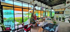 Restaurant - Tiny Island Lake Lodge (Bangkok)