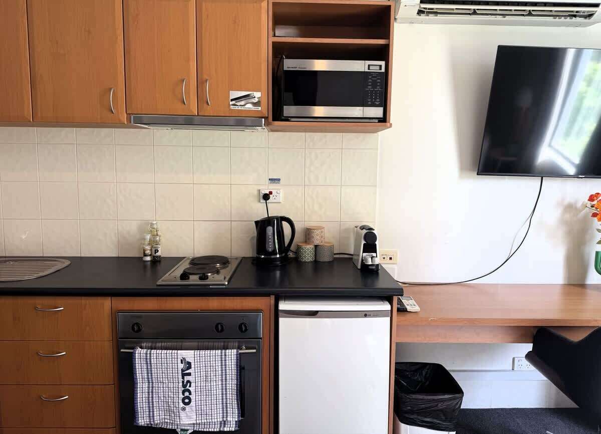Coffee/tea maker, fridge, microwave, oven