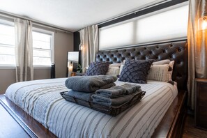 6 عدّة غرف نوم ومكتب ومكواة/لوح كي وسرير سفر