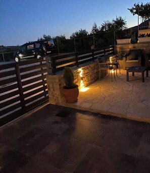 Terrace/patio - Charming 2-bedroom apartment in adorable Konistres with WiFi, AC (Evia)