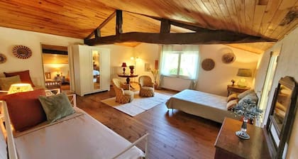 Country house, Beaujolais ~Swimming pool ~Cinema