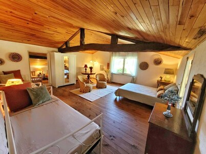 Country house, Beaujolais ~Swimming pool ~Cinema