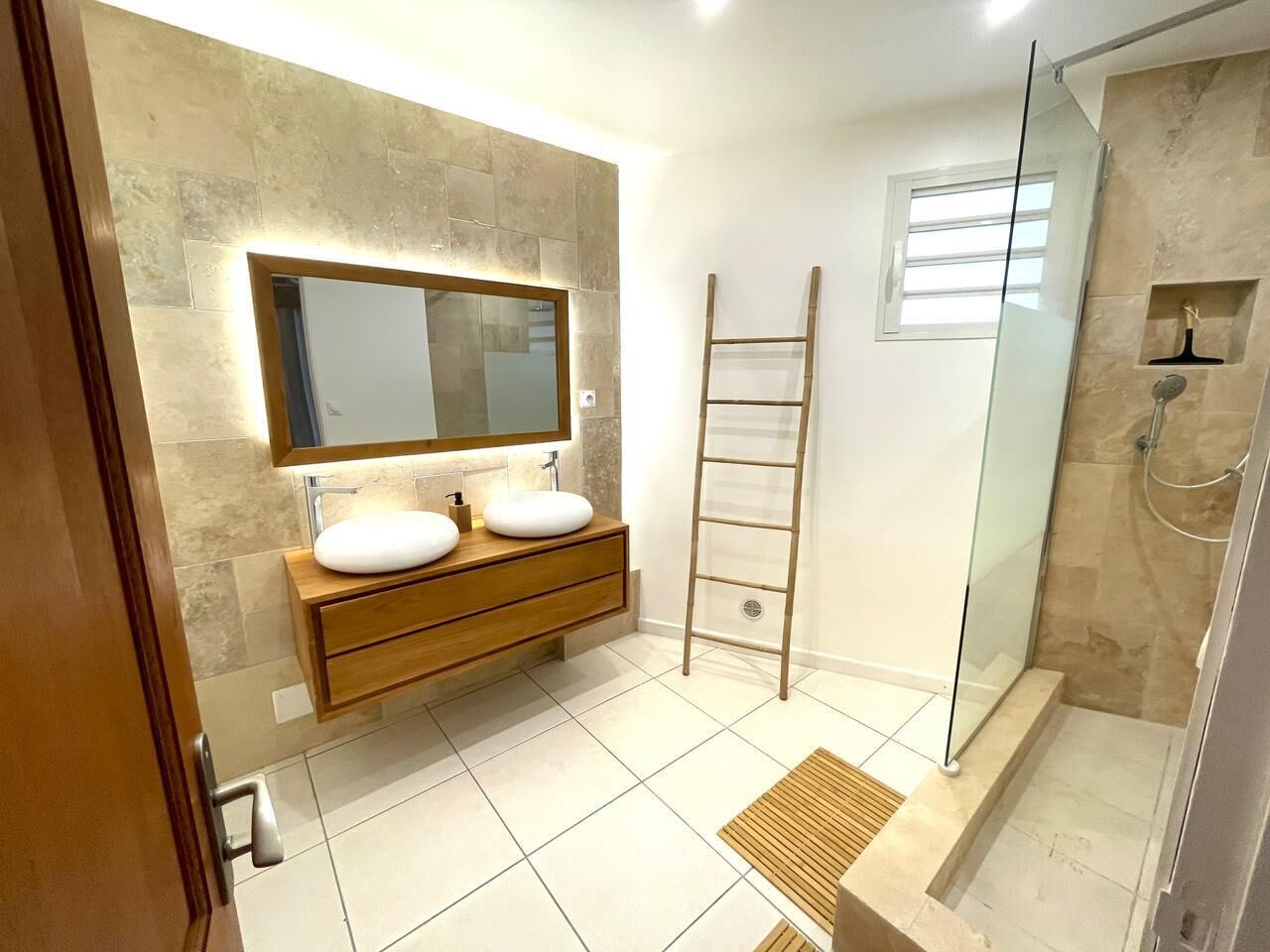 Shower, towels