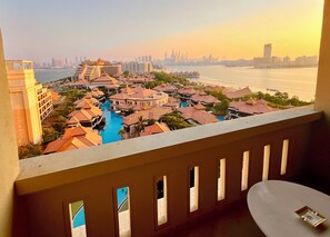 Property grounds - Palm Jumeirah, Studio, Fantastic sea, beach and skyline view, Beach (Dubai)
