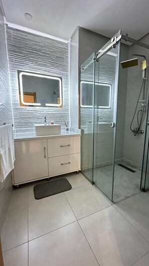 Family Apartment | Bathroom - SHRTSTAYS - VENEZUELA APPARTS (Tangier)