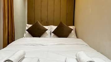 1 bedroom, Egyptian cotton sheets, premium bedding, blackout curtains