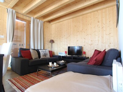 Attached chalet for 8 on 3 levels, pets allowed