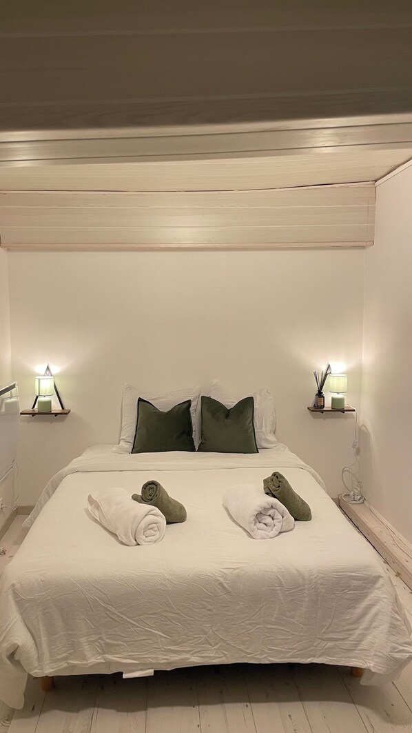 2 bedrooms, WiFi, bed sheets