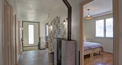 Spacious and comfortable lodging with terrace in Roanne