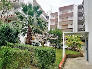 Exterior - **Coastal Retreat: 2nd Line Beach, Pool, A/C, WiFi, Parking & Terrace** (Roses)